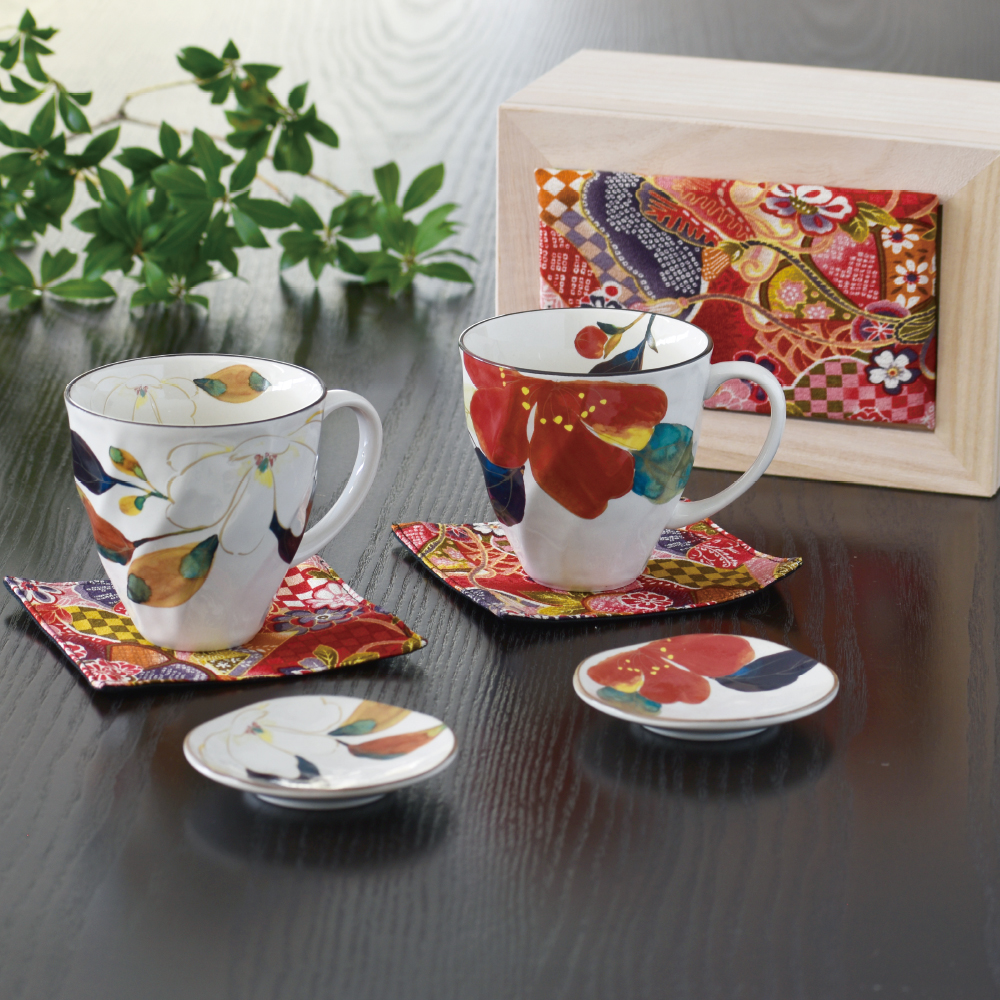 花かいろう小皿付ペアマグカップ（ちりめん木箱）