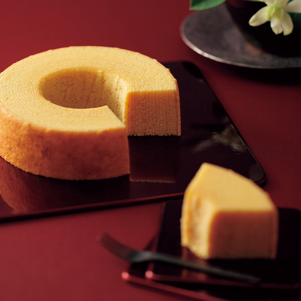 縁起物 しっとりコクのバウムクーヘン（木箱入り）(Parfait)